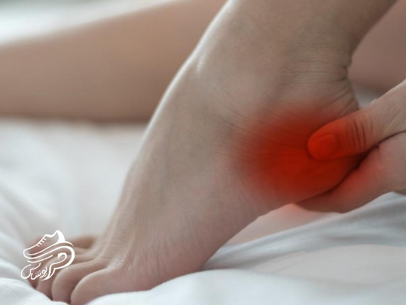 چرا خار پاشنه به وجود می‌آید و چطور درمان می‌شود؟