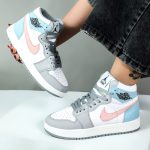 کتونی ساقدار زنانه مدل جردن ایر وان jordan air رنگ سفید طوسی صورتی کد 54466