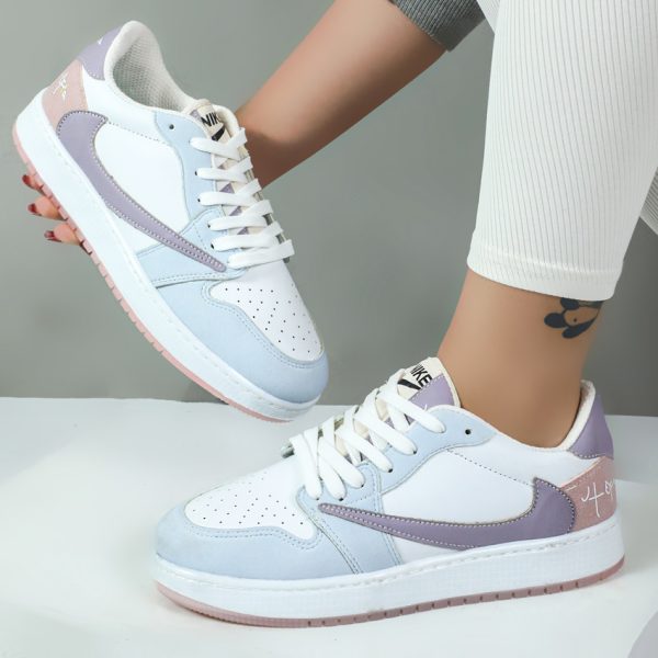 کتونی اسپرت زنانه مدل نایک تراویس رنگ سفید بنفش صورتی کد 099899