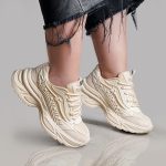 کتونی اسپرت زنانه مدل فشیون راحتی رنگ کرم کد 053744