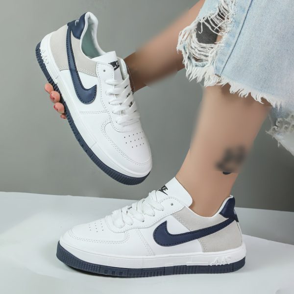 کتونی زنانه مدل نایک ایرفورس air force رنگ سفید سرمه ای نیو کد 9975001