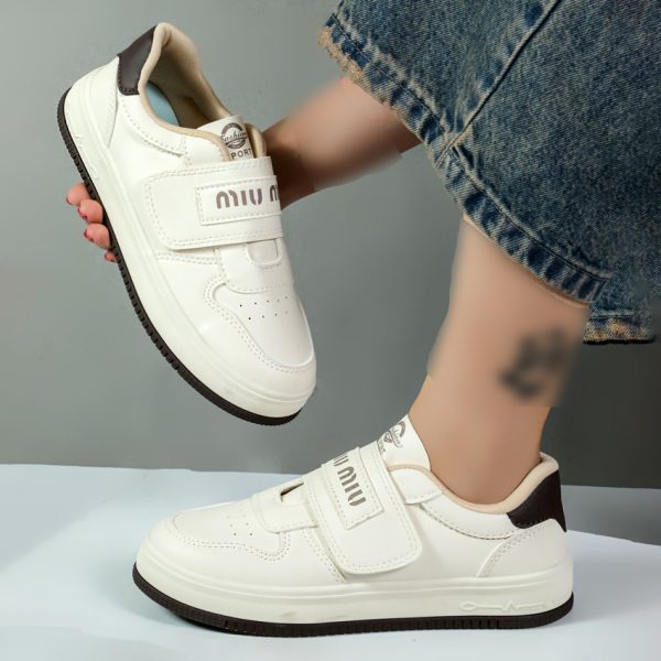 کفش کتونی زنانه مدل میومیو تک چسب رنگ کرم قهوه ای کد 004102